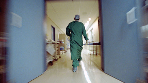 Починалият 77-годишен лекар се върнал на работа в критичен за болницата във Видин момент
