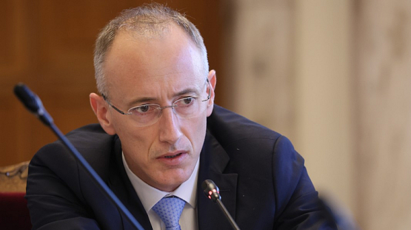 Вдигат заплатите на учителите, но не е ясно откога и с колко