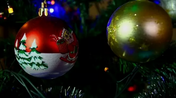 „Весела Коледа“ на 11 езика