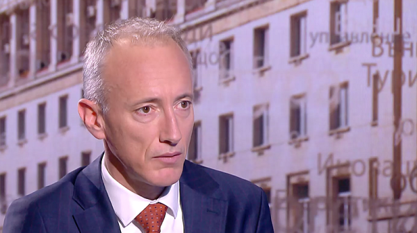 Красимир Вълчев: Учениците трябва да учат и чрез изкуствен интелект