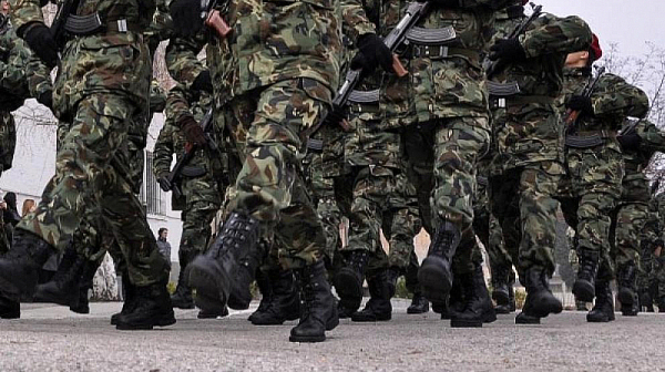 Военната служба се удължава: Повече време за всички категории военнослужещи