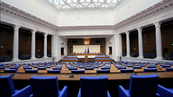 Парламентът ще заседава извънредно, за да гласува отказа на Габриел от премиерското място