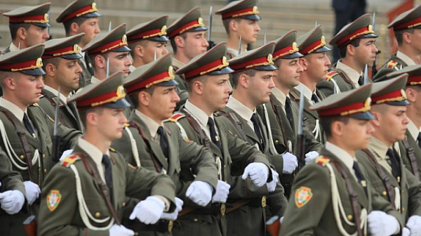 Проучване:  В Европа българите най-малко обичат армията си