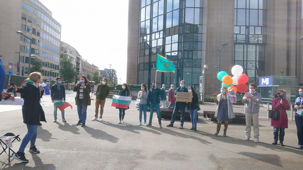 Още един евродепутат подкрепи протестите на българите в Брюксел
