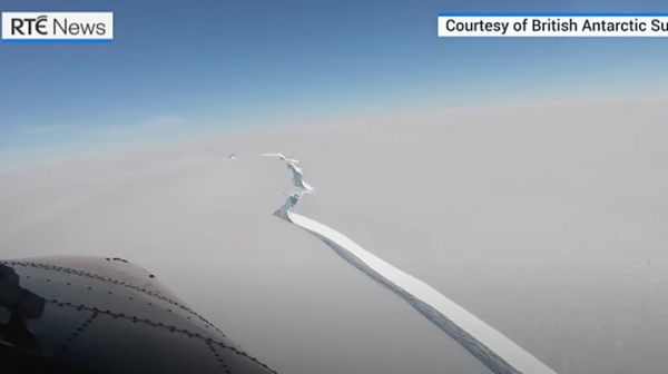 Айсберг по-голям от Манхатън се откъсна от Антарктика