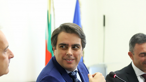 Отрекоха Асен Василев да е предлагал да се ограничи правото на глас на българи в чужбина