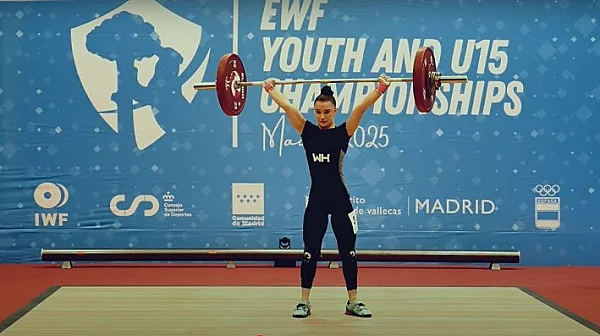 Бояна Костадинова с два медала от Европейското по вдигане на тежести