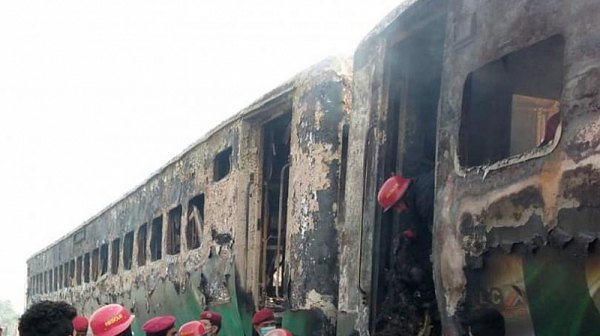Влаков пожар в Пакистан причини смъртта на близо 70 души