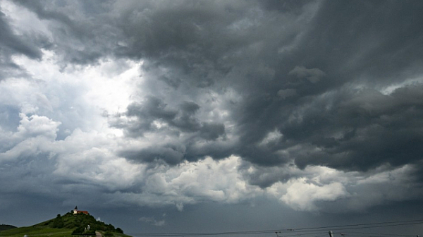 Облаци  и дъжд в цяла България