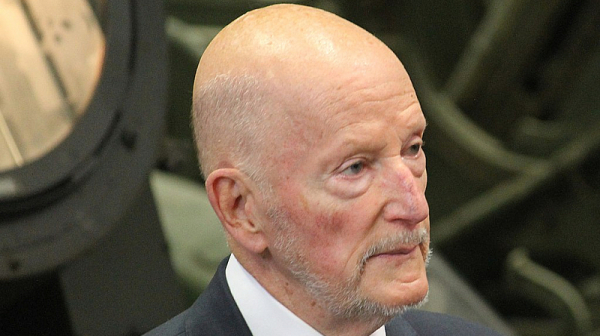 Симеон Сакскобургготски чака решението на Конституционния съд за царските имоти