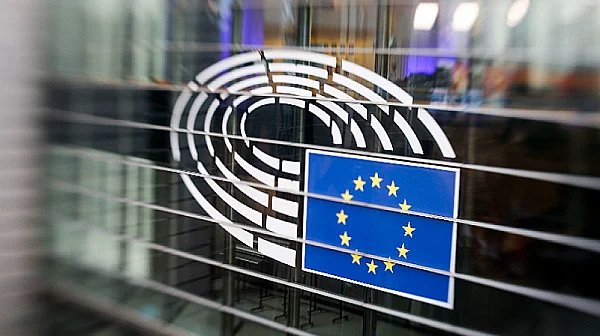 Заради риск от изтичане на данни ЕС спря Signal чат на висши служители