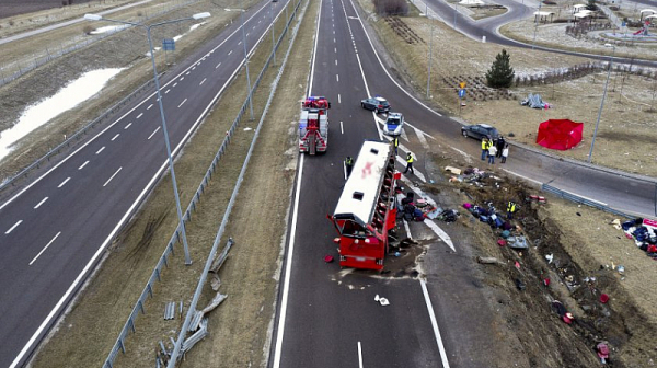 6-има загинали и 40 ранени при катастрофа на украински автобус в Полша