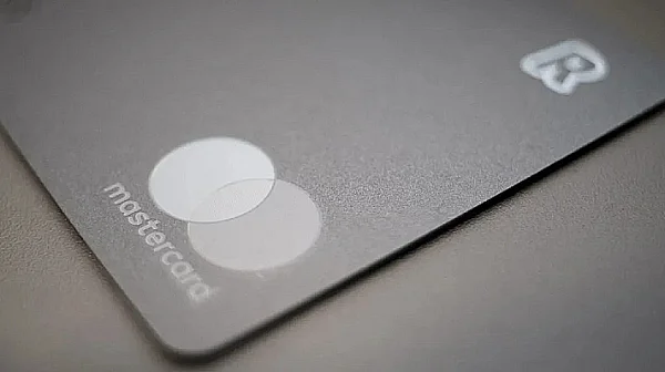 Измамници се представят за служители на Revolut и целят да ви оберат