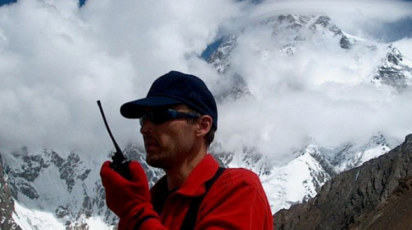 Николай Петков, изкачил 3-те ръба на Еверест: Участието в комерсиални експедиции не е алпинизъм