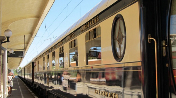 Легендарният влак „Ориент Експрес” пристигна в Русе