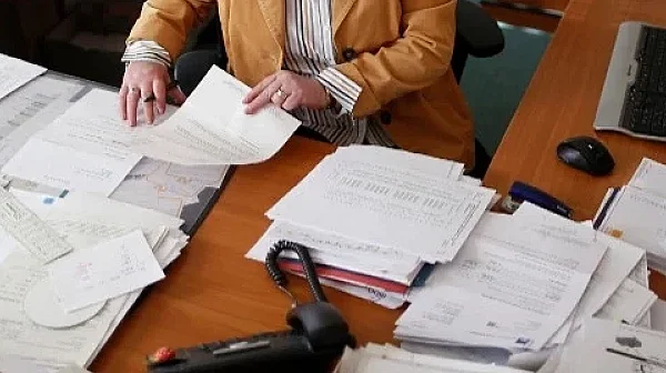 6000 чиновници пенсионери струват 300 млн. евро, не ни трябват 22-ма министри