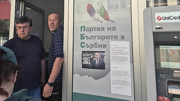 Цариброд под обсада: Местни „шерифи“ вкарват хора с предимство, ликът на Радев грее пред секцията