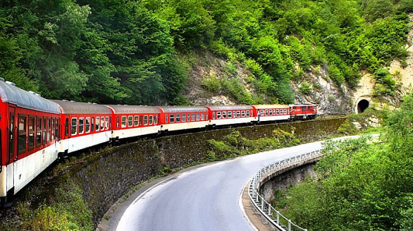 БДЖ организира атрактивно пътуване с парен локомотив по теснолинейката Велинград-Септември