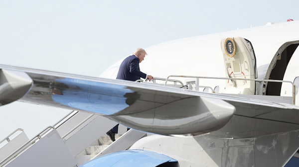 Речта на Тръмп в Давос се забавя, повреда на президентския самолет „Еър Форс Уан“