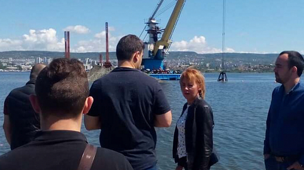 Мая Манолова: Управляващите да се изкъпят във Варненското езеро