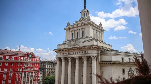 Бюджетът на първо четене в комисии: Рязък скок на заплатите в антикорупцията, увеличение и в МВР