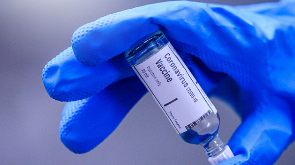 Здравният министър свиква заседание заради тромбозите с ваксината на ”АстраЗенека”