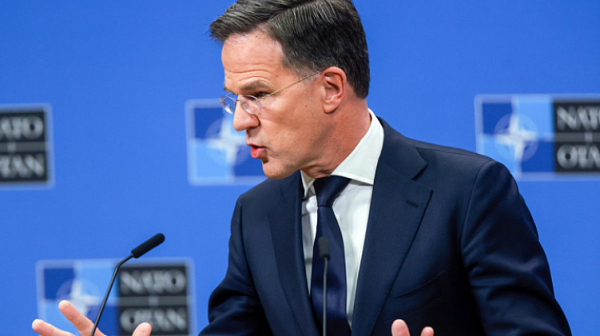 Рюте тайно се опитва да разреши ситуацията около Гренландия