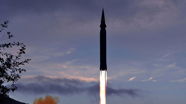 Северна Корея изстреля балистична ракета преди среща между Южна Корея - Япония