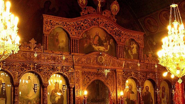 Православната църква чества Свети мъченици Хрисант и Дария