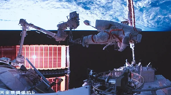 Най-новият мега проект на Китай - космически самолетоносач