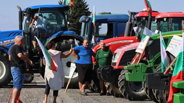 Лозари и винари на протест край Поморие