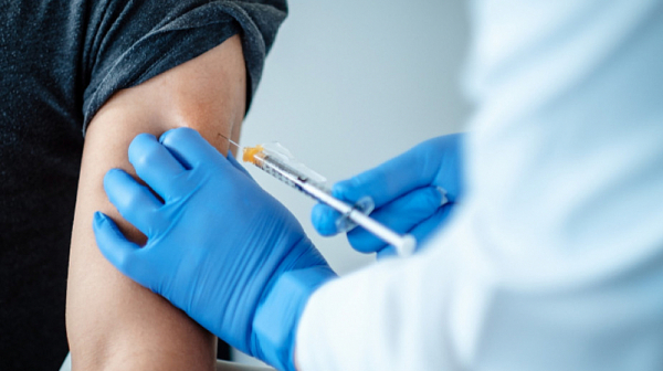 До месец Европа може да започне имунизиране на 12-годишни срещу COVID-19