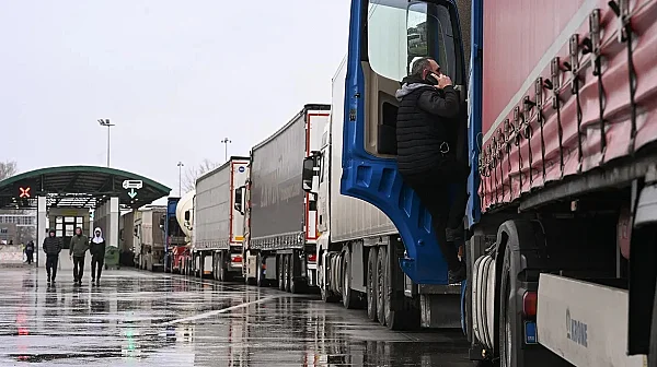 Превозвачите от РСМ прекратиха блокадите по границата ни, сръбските затвориха всички пунктове