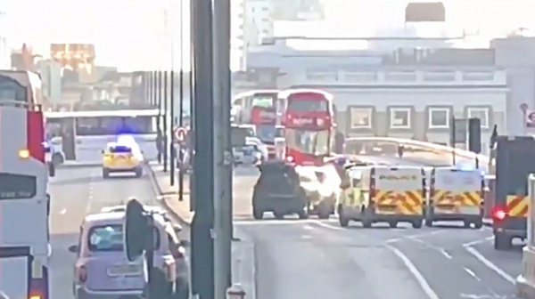Терористичен акт: Полиция блокира Лондон Бридж след сигнал за стрелба /обновена/