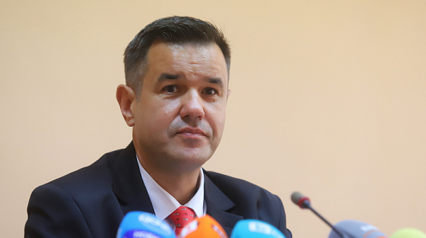Министър Стоянов: Цените на храните на едро падат, цените на дребно спряха да растат