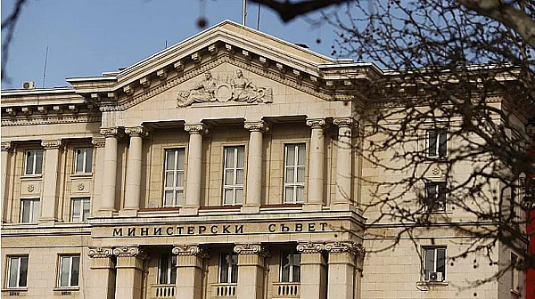 Петима „за“, много „против“. Следва избор на служебен премиер