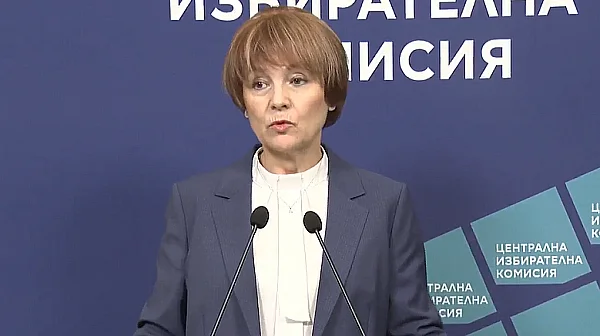 ЦИК в недоумение: 40 лопати се появиха в списъците за машинния вот