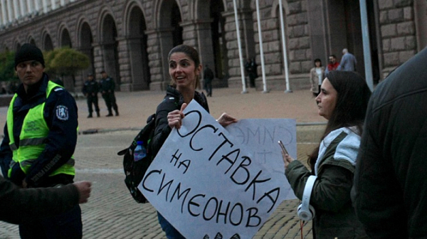 Майките искат оставката на Симеонов и още 118 депутати