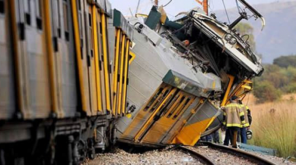 Влак дерайлира в Австрия, ранени са 17 ученици