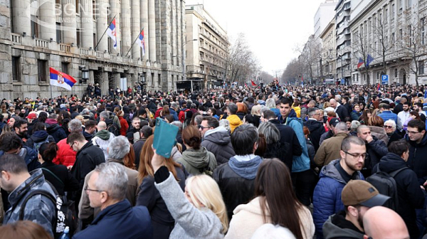 Хиляди се включиха в Белград в най-големия досега протест след изборите на 17 декември