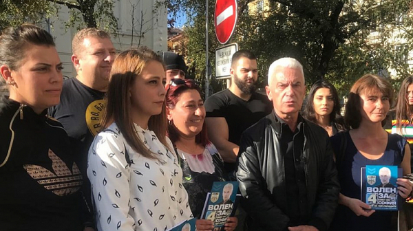 Майки и спортисти зад Волен за кмет на София