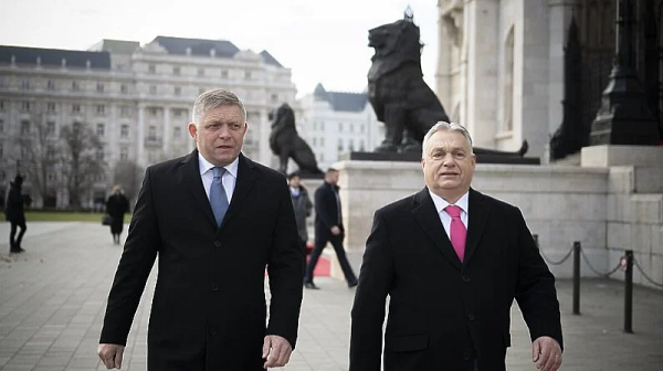 В лицето на Орбан и Фицо, Путин има съмишленици в сърцето на Европа. Словакия е на ръба на пропастта.
