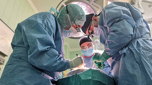 Исторически успех: Хирурзи в Оксфорд присадиха за първи път матка във Великобритания