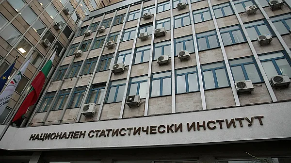 Годишен ръст от 11%: Средната заплата в България надхвърли 2600 лева през декември