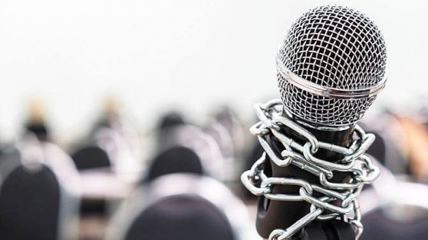 Доклад с червен картон: Свободата на медиите в България се срутва