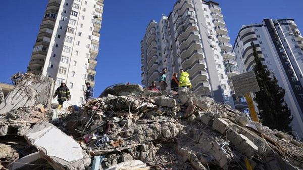 Извънредно положение за 3 месеца в Турция след жестокото земетресение