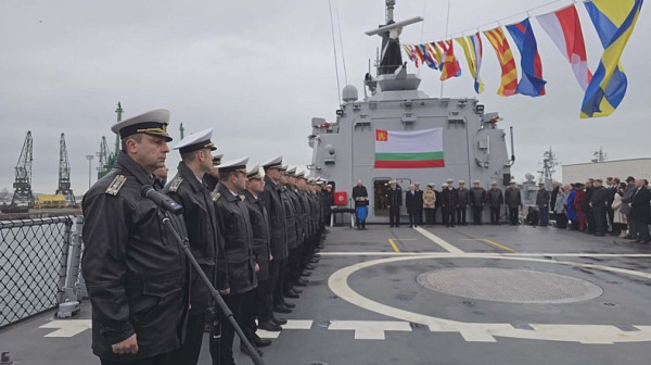 България вдигна флаг на първия си модулен боен кораб от век: „Храбри“