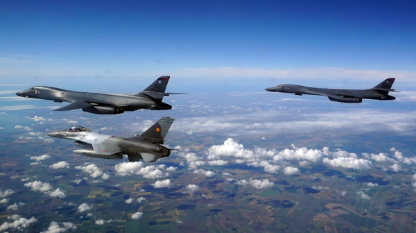 С бомбардировачи B-1 САЩ праща сигнали на Москва и Пекин