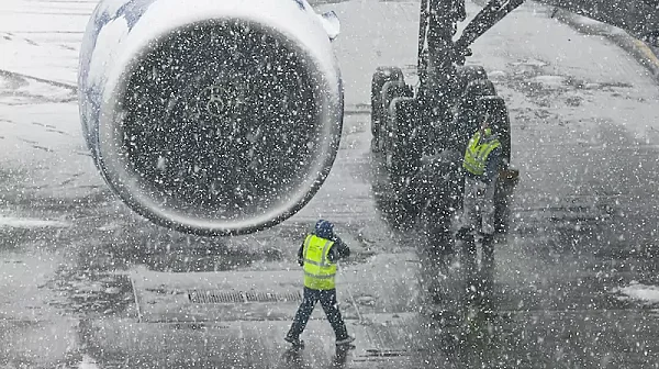 Лед блокира летища в Централна Европа