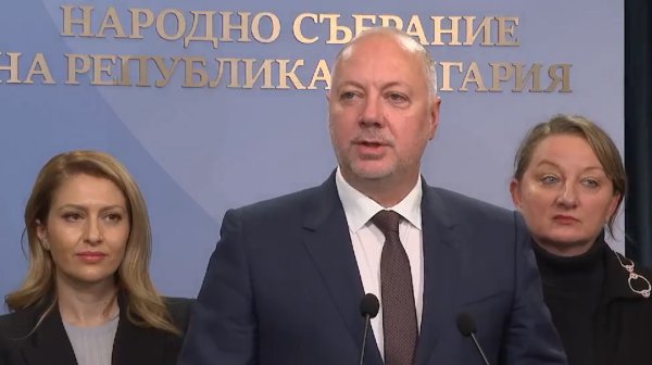 Кабинетът „Желязков“ подаде оставка минути преди вота на недоверие